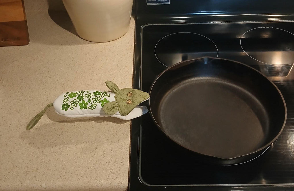 Handle Potholder for Cast Iron Pans Inspired by Pyrex Spring Blossom/Crazy Daisy