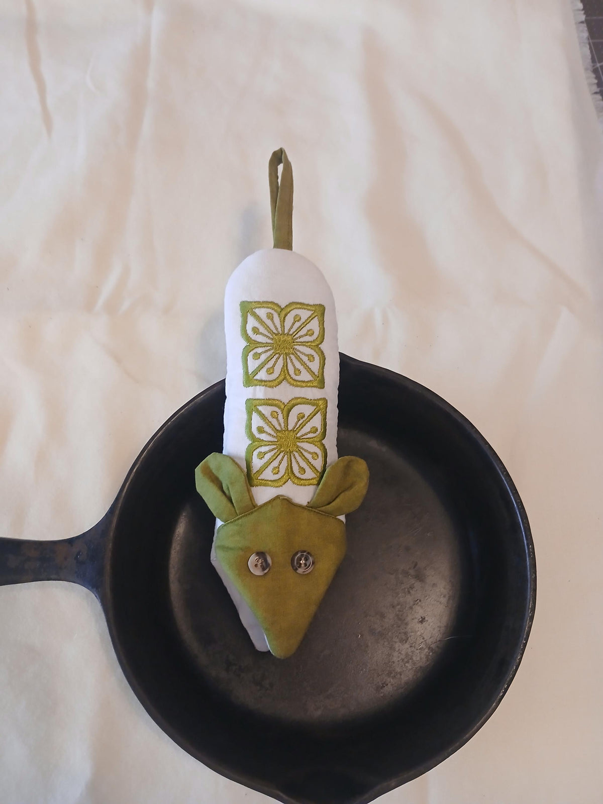Pyrex-Inspired Verde Handle Cover for Cast Iron Pans