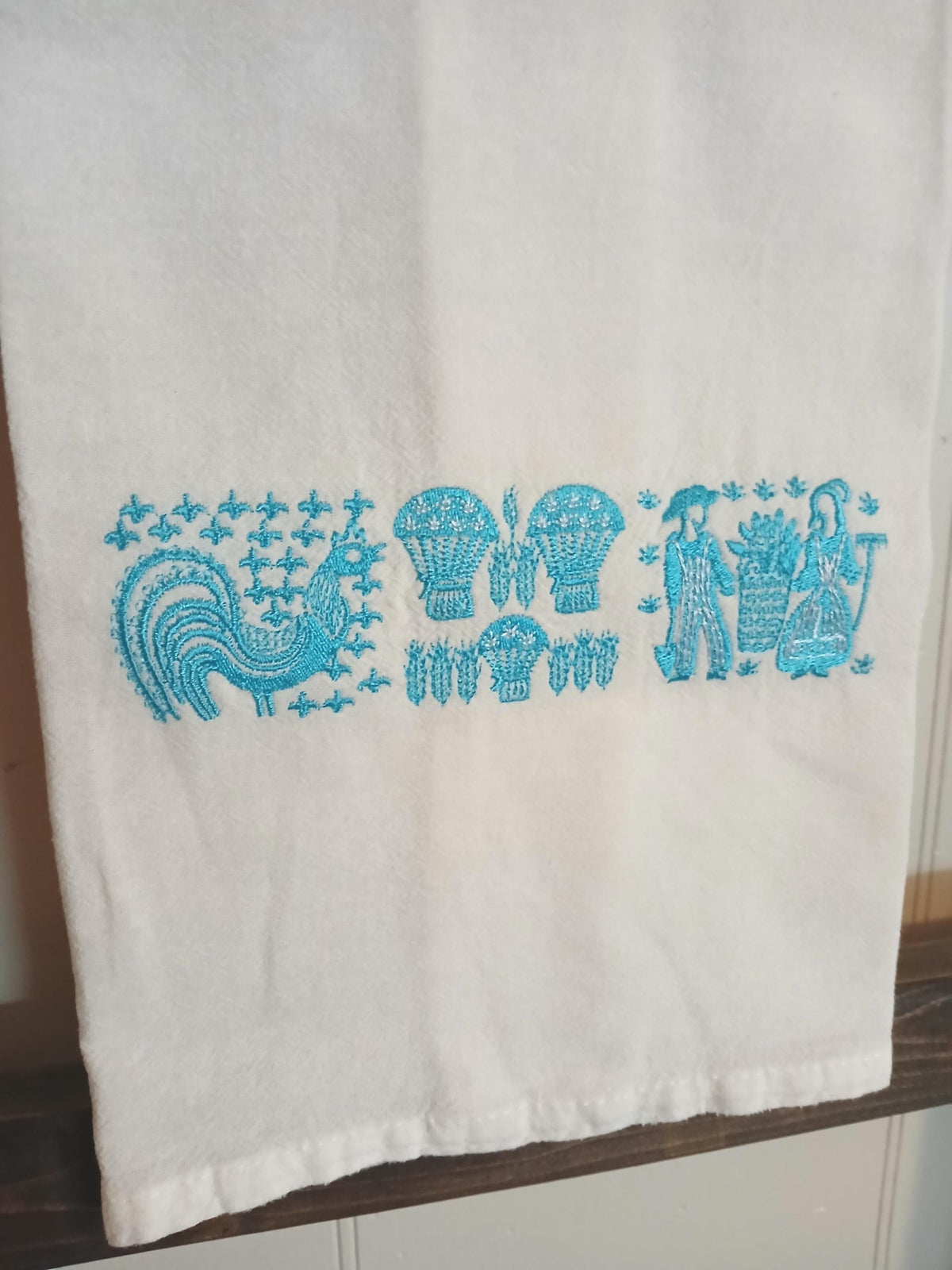 Amish Butterprint Pattern Pyrex-Inspired Embroidered Kitchen Towel