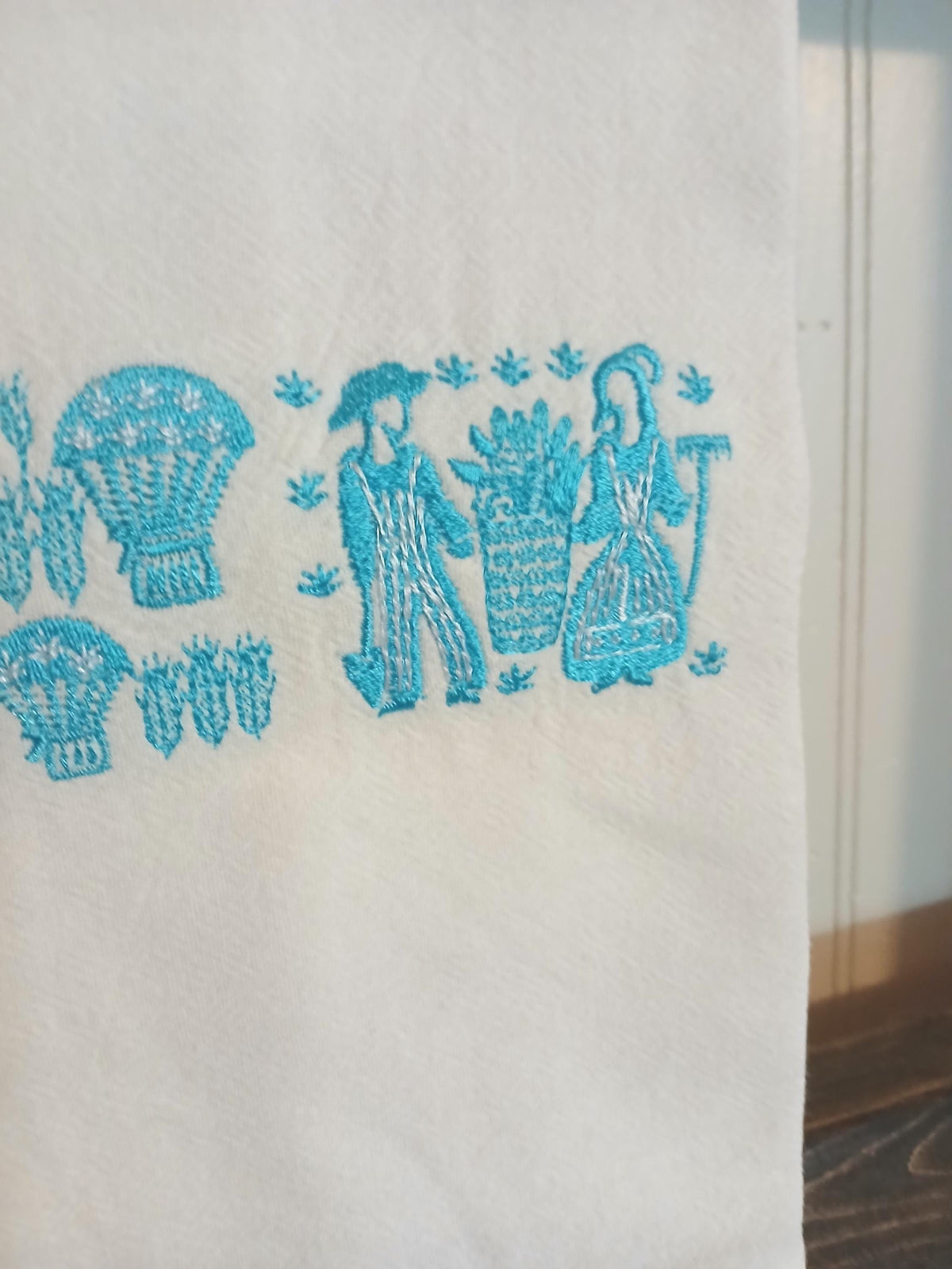 Amish Butterprint Pattern Pyrex-Inspired Embroidered Kitchen Towel