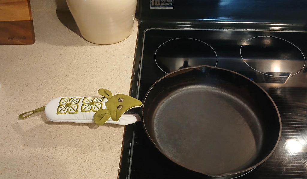 Pyrex-Inspired Verde Handle Cover for Cast Iron Pans