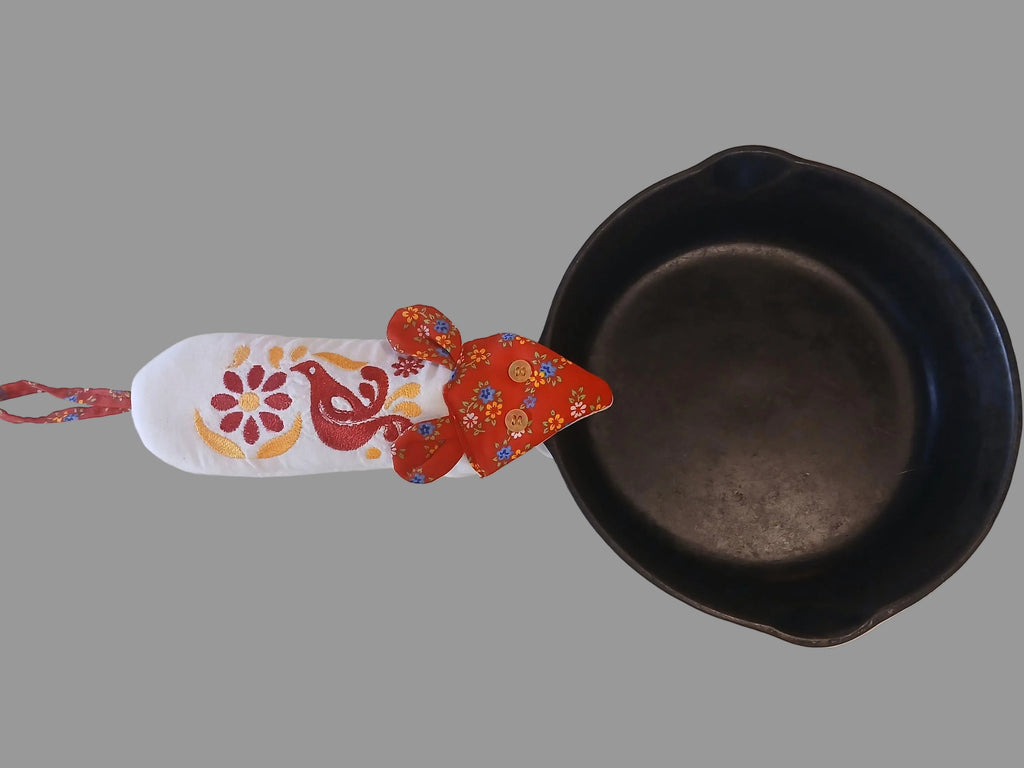Pyrex-Inspired Friendship Handle Potholder for Cast Iron Skillets